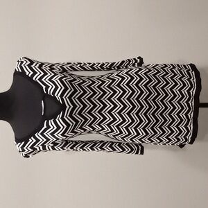 Key hole long sleeve dress